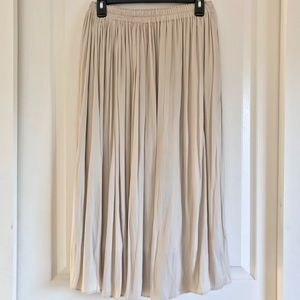 UNIQLO Women’s Tan Midi Gather skirt | Size M